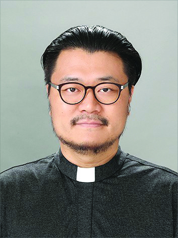 성진우 신부님