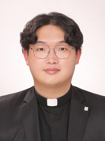 김은 신부님